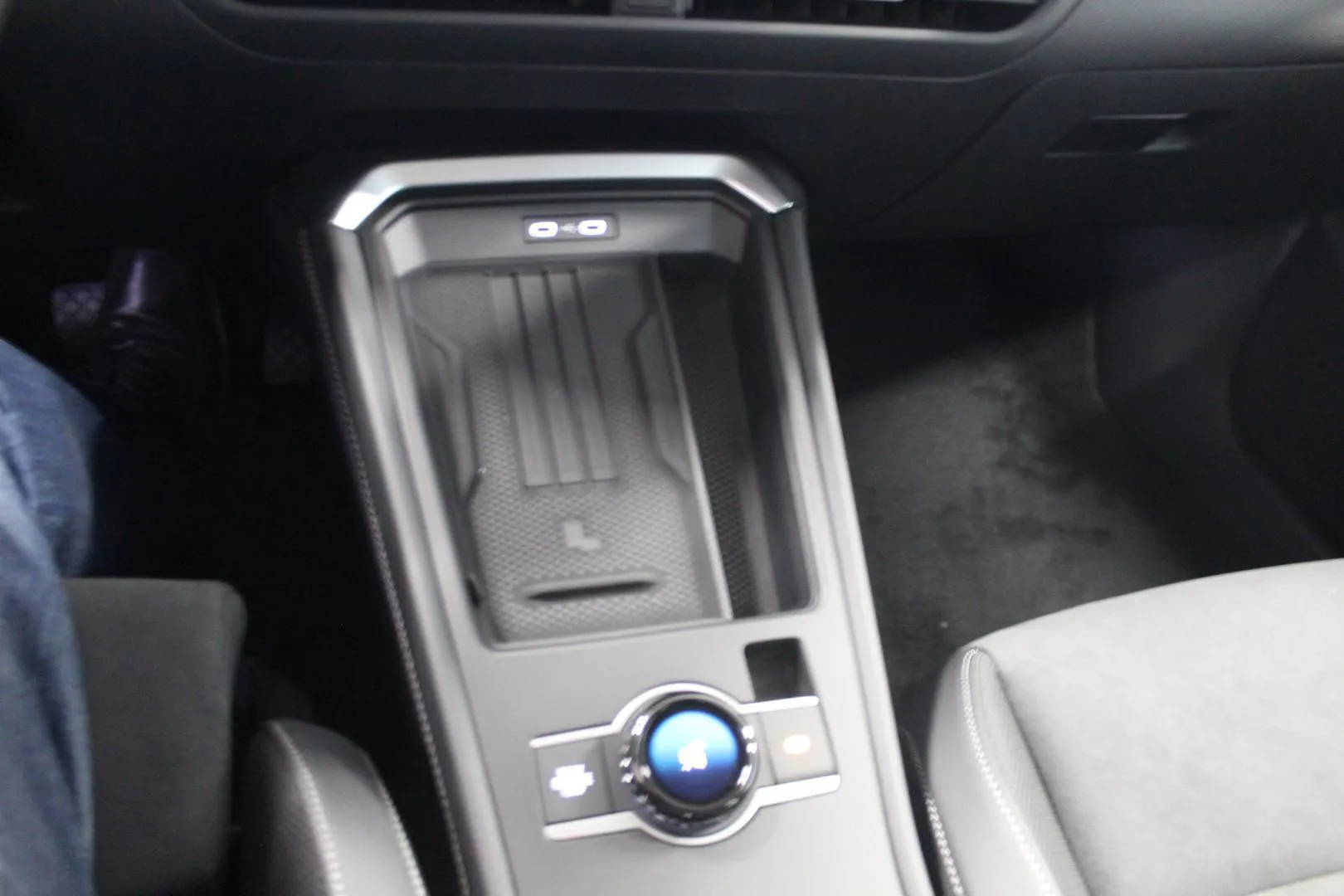 Volkswagen T-Roc ZRK-534 carousel image