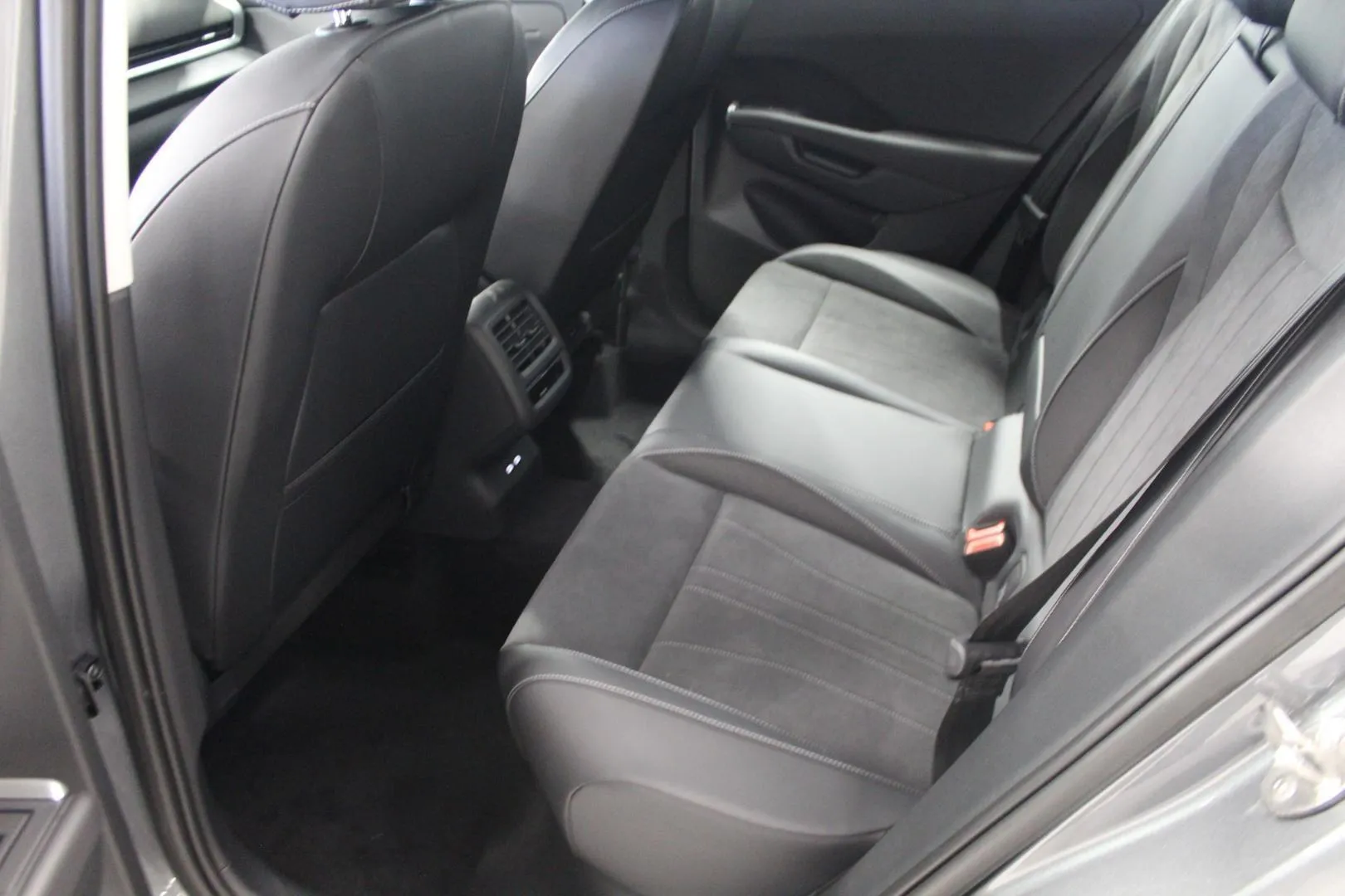 Volkswagen T-Roc ZRK-534 carousel image