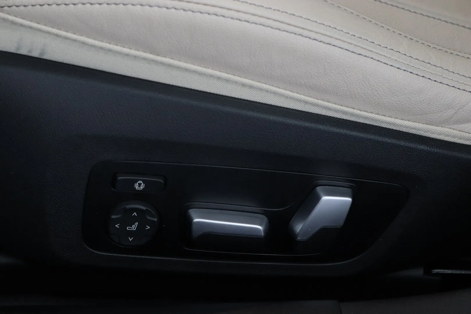 BMW i4 FPF-922 carousel image