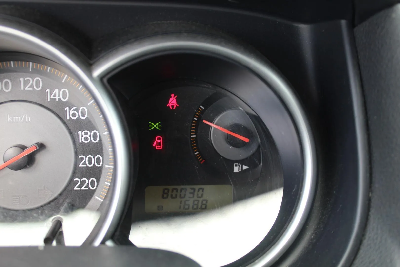 Nissan Tiida ZOY-480 carousel image