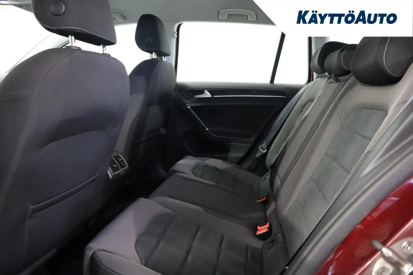 Volkswagen Golf CMN-944 carousel image