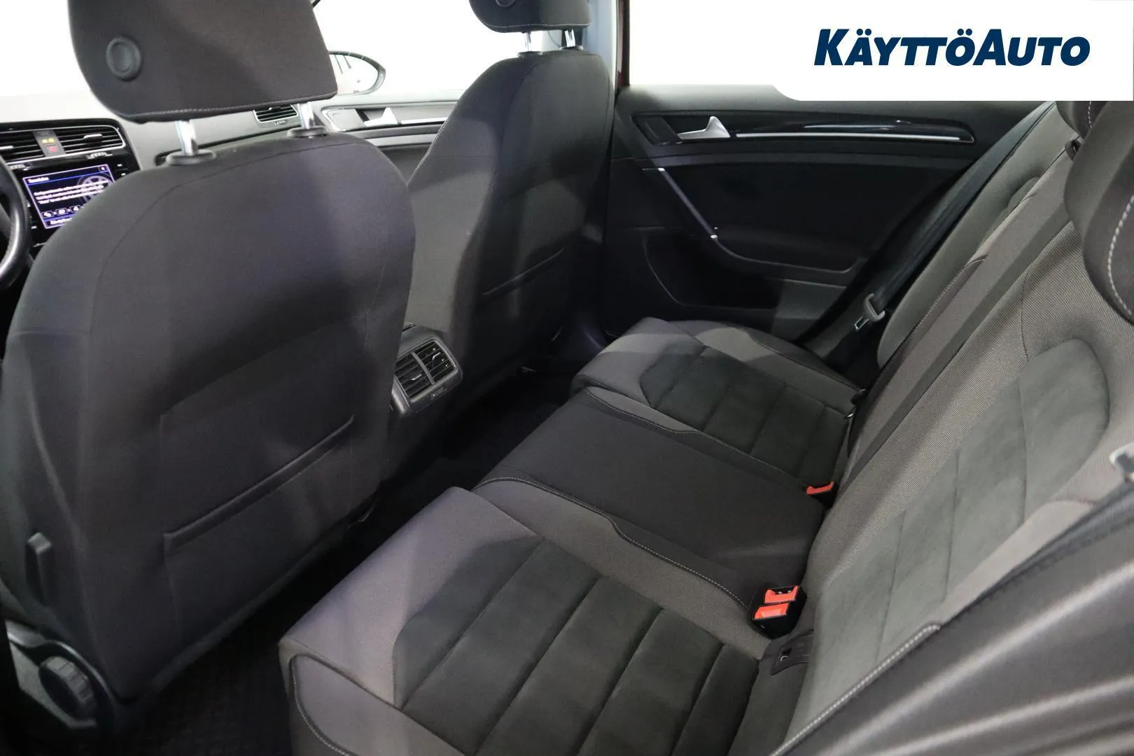 Volkswagen Golf CMN-944 carousel image
