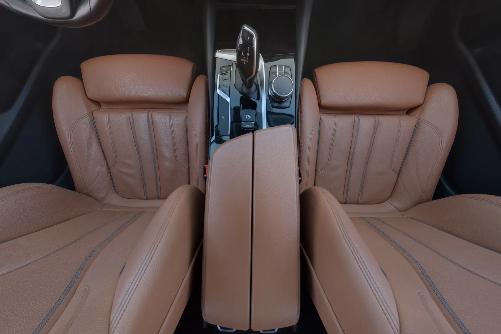 BMW 520 YLA-965 carousel image