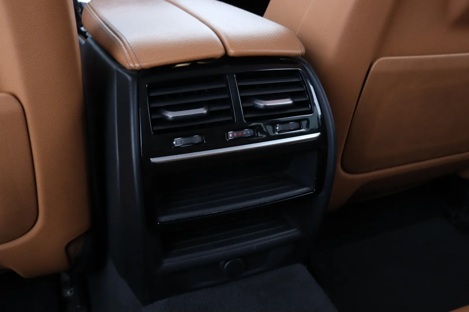 BMW 520 YLA-965 carousel image