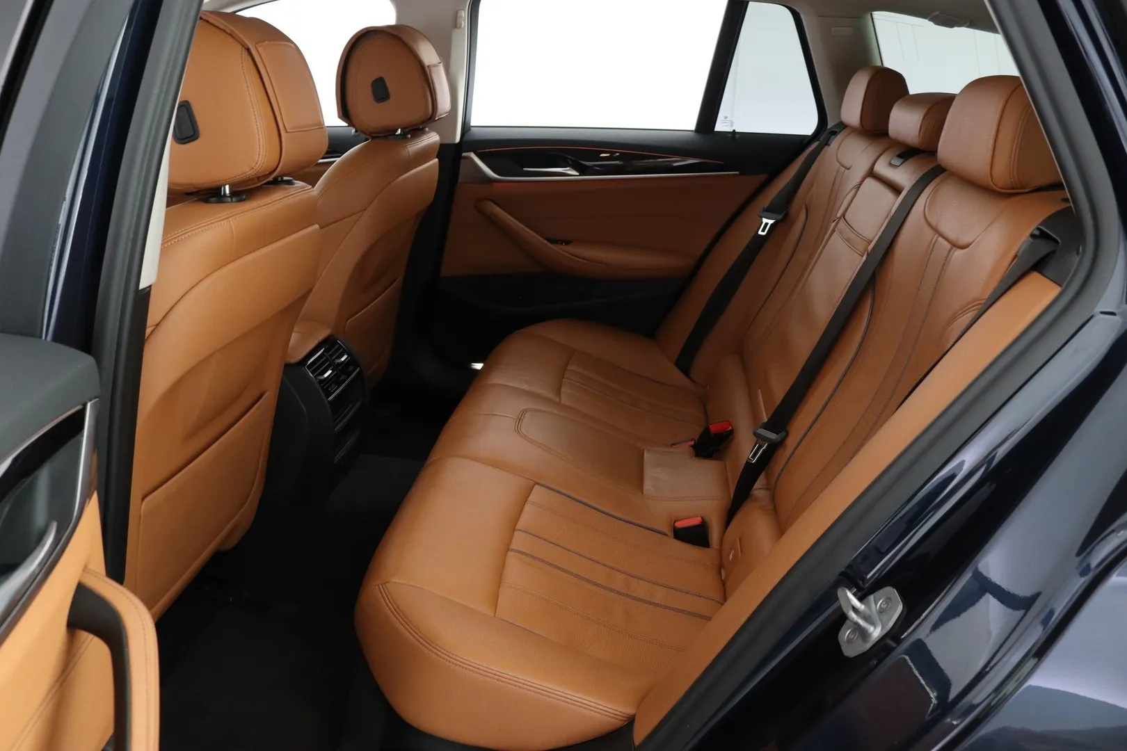 BMW 520 YLA-965 carousel image