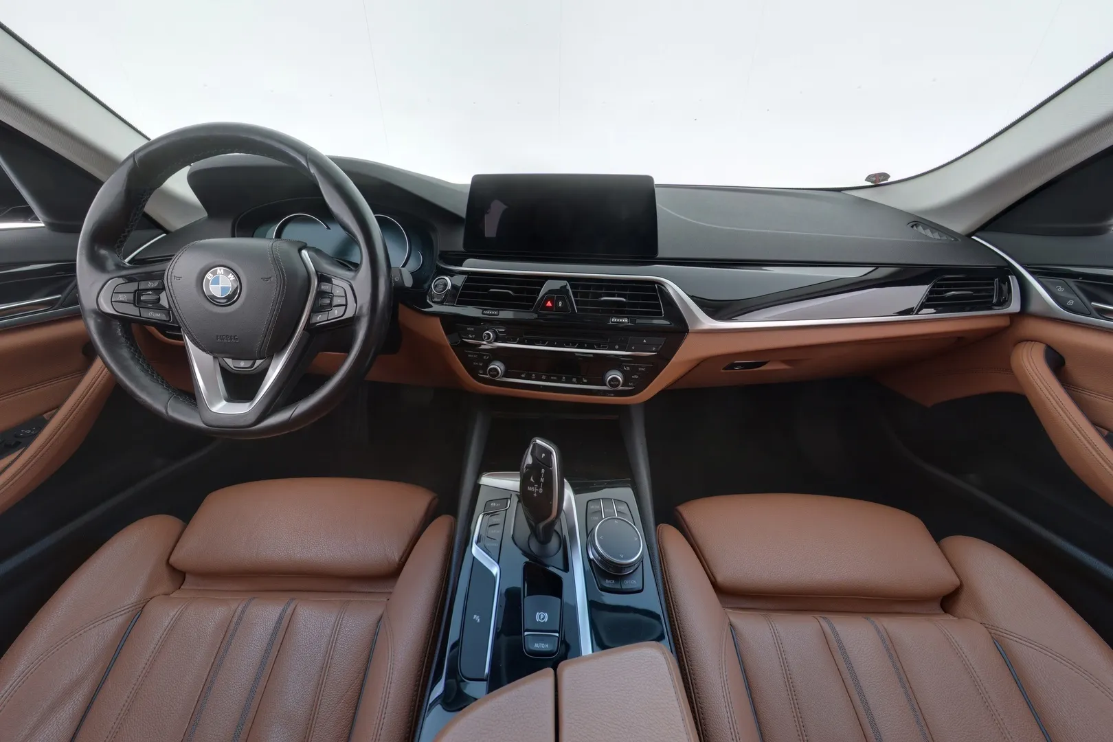BMW 520 YLA-965 carousel image