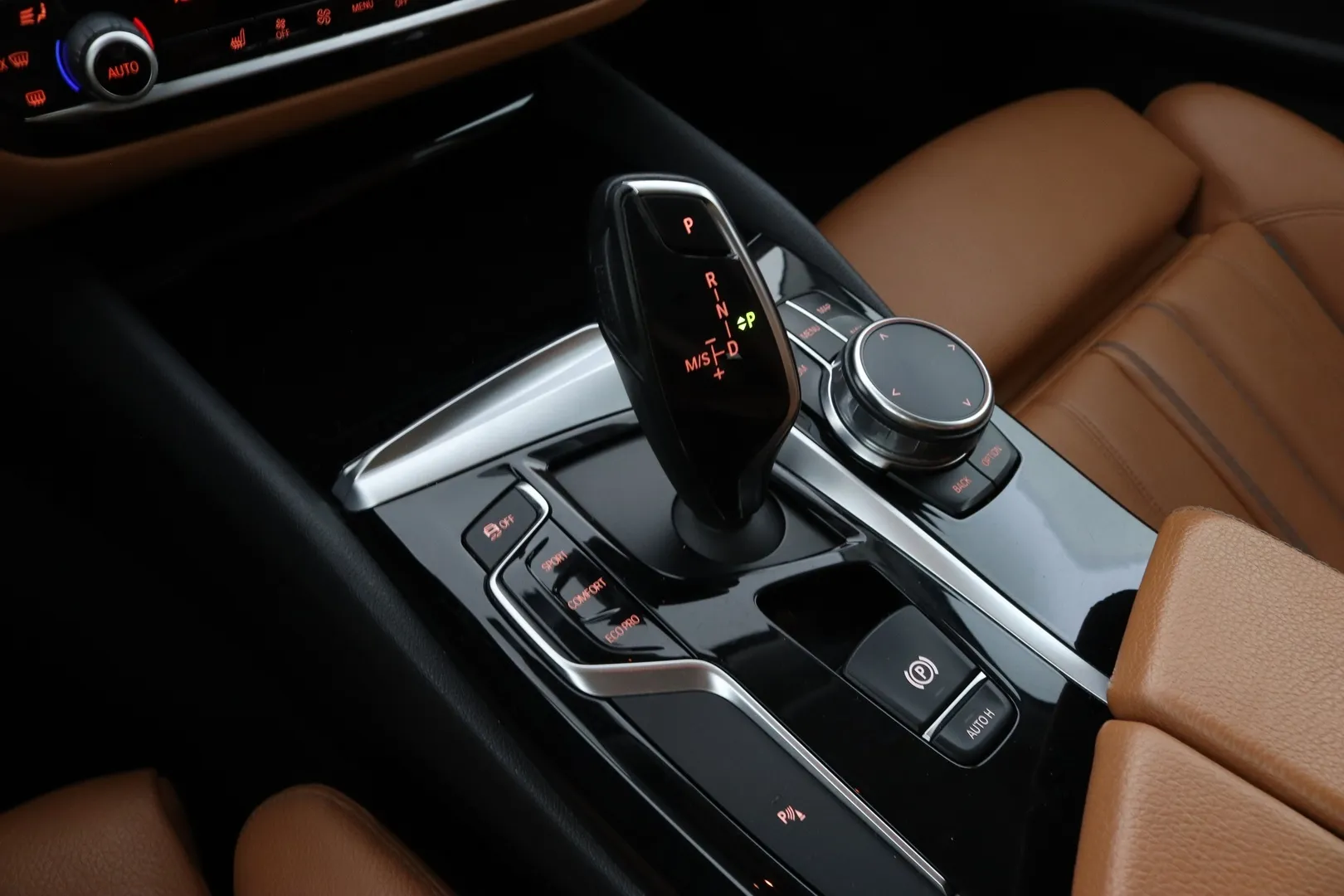 BMW 520 YLA-965 carousel image