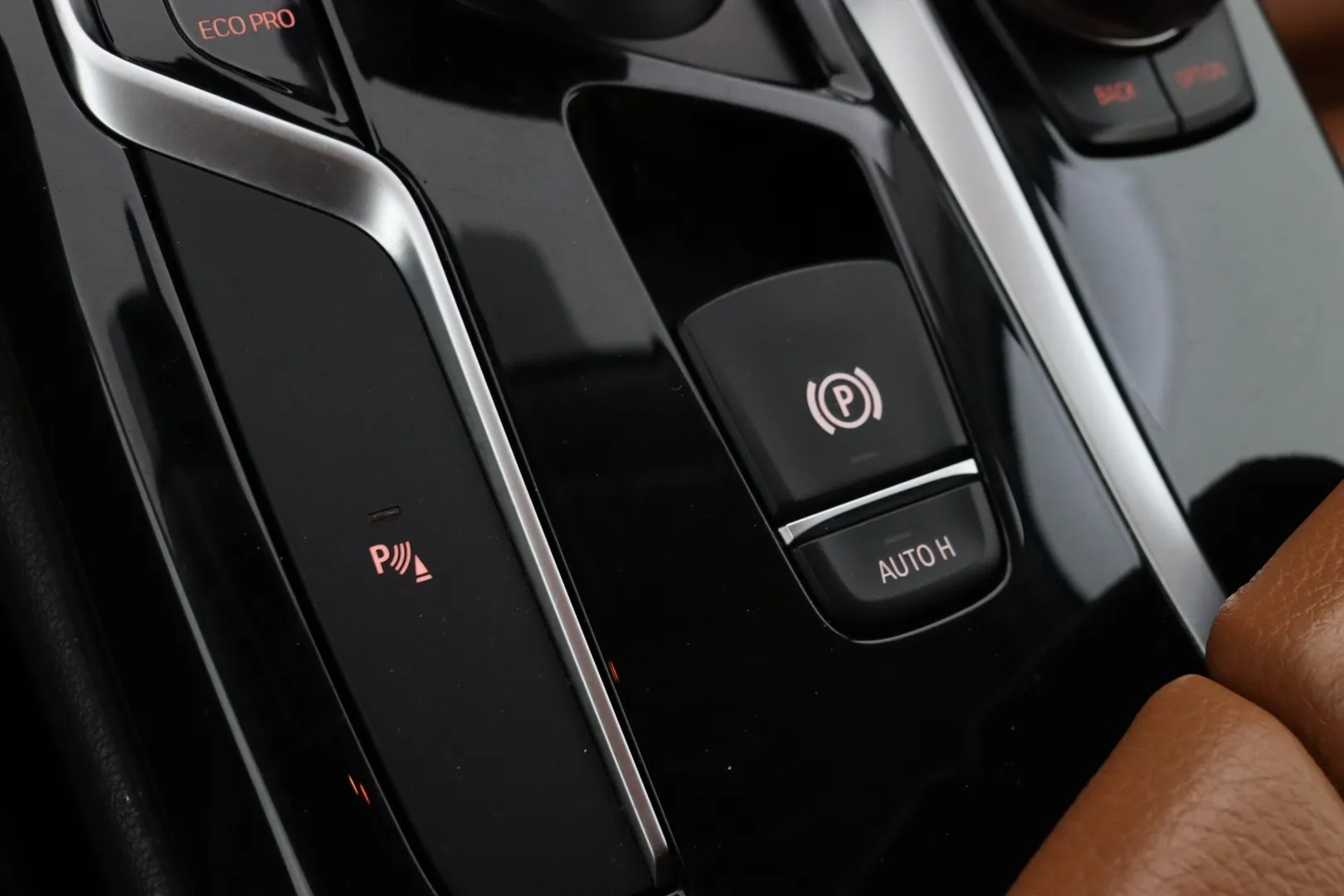 BMW 520 YLA-965 carousel image