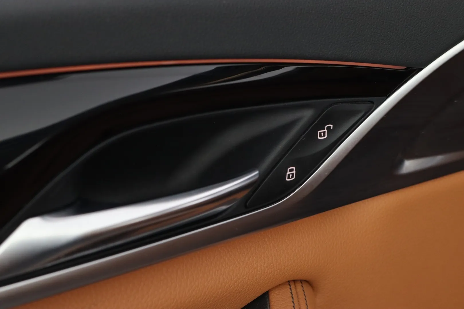BMW 520 YLA-965 carousel image