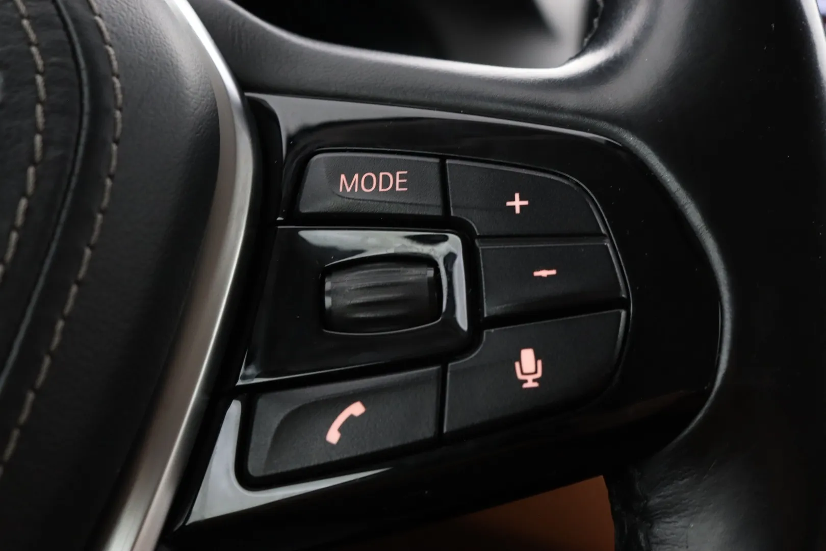 BMW 520 YLA-965 carousel image