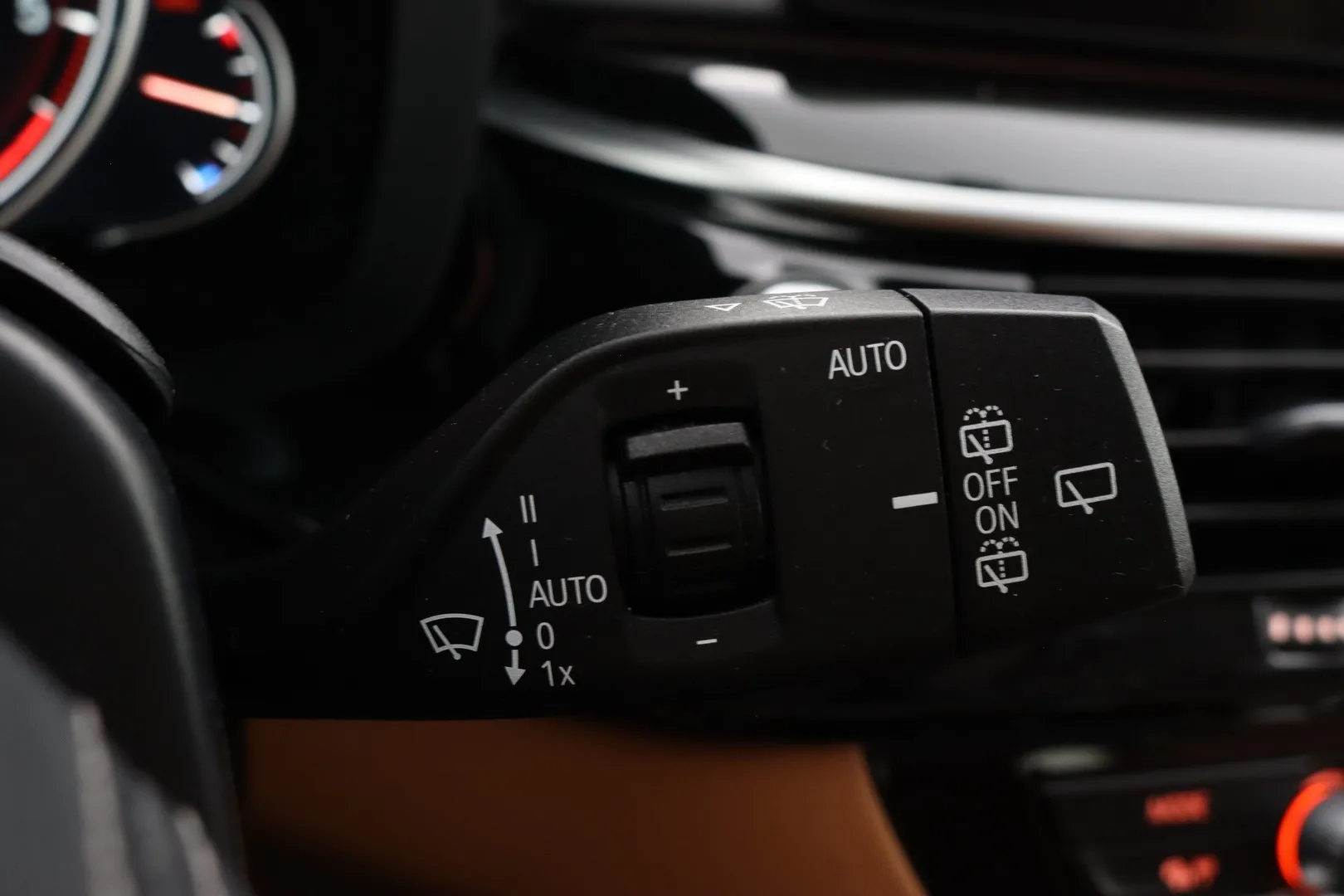 BMW 520 YLA-965 carousel image