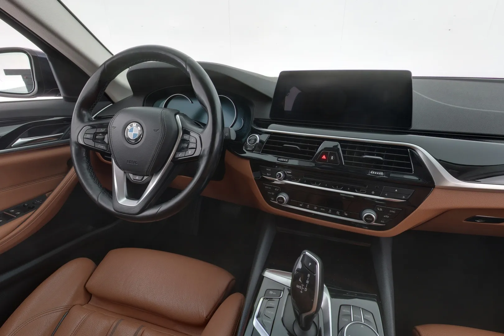 BMW 520 YLA-965 carousel image