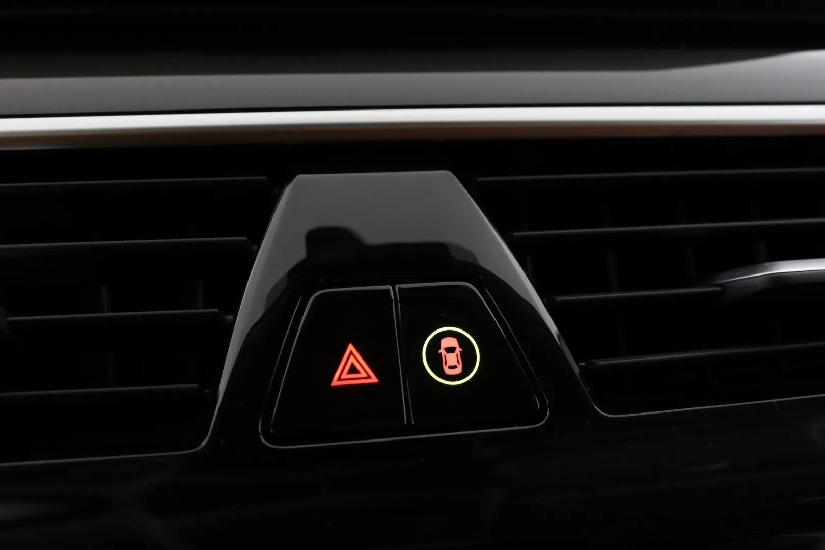 BMW 520 YLA-965 carousel image