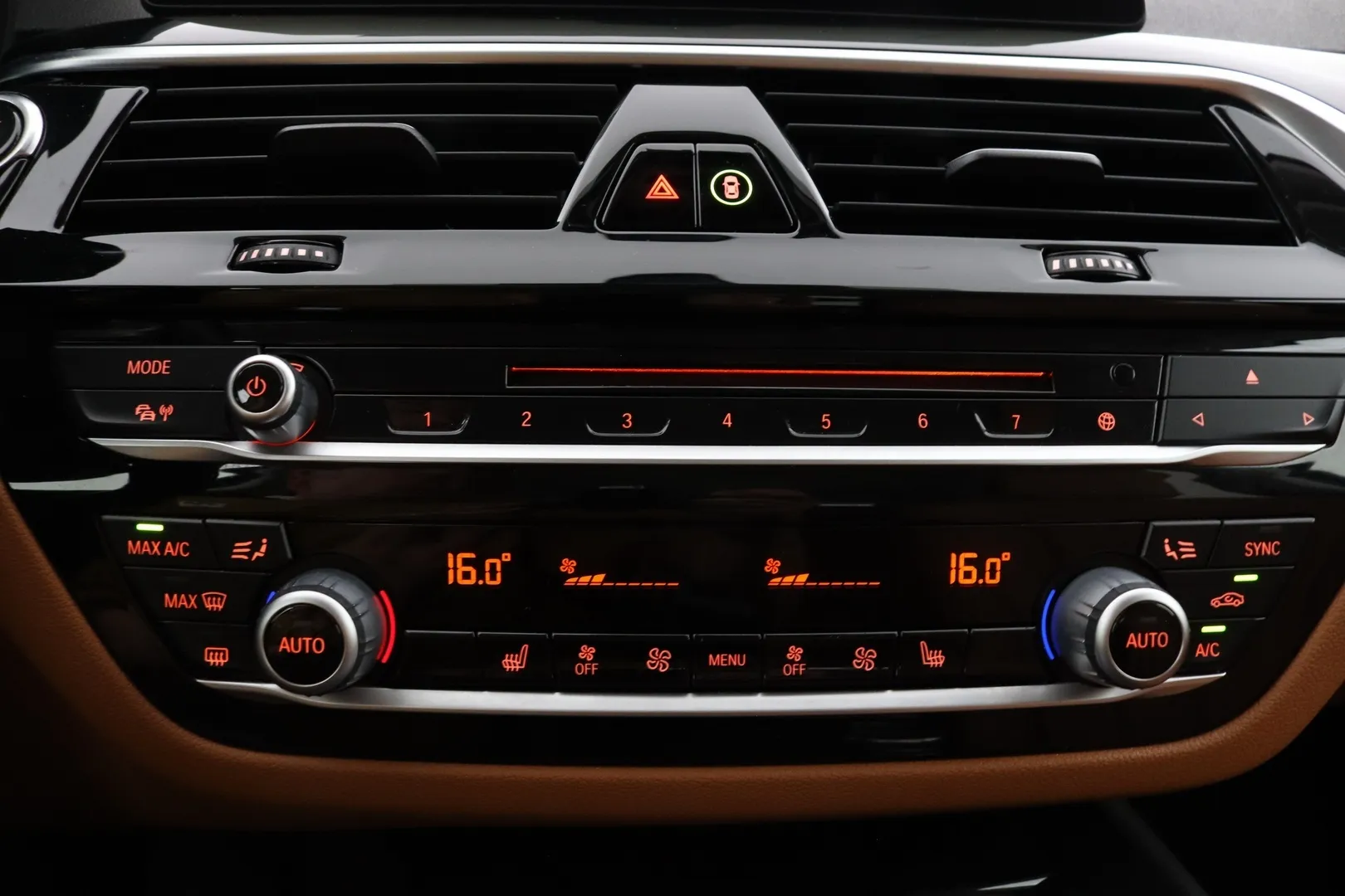 BMW 520 YLA-965 carousel image