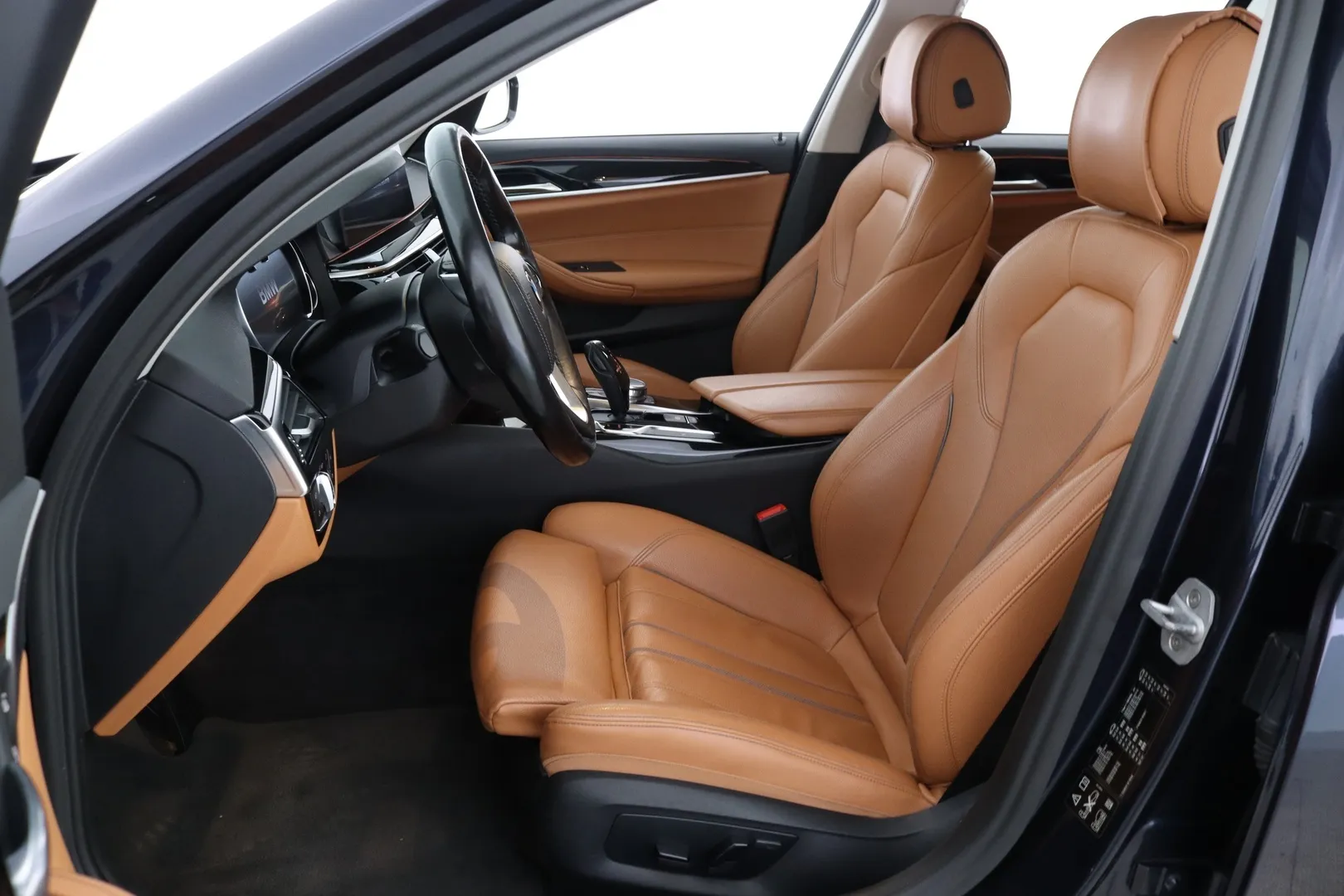 BMW 520 YLA-965 carousel image