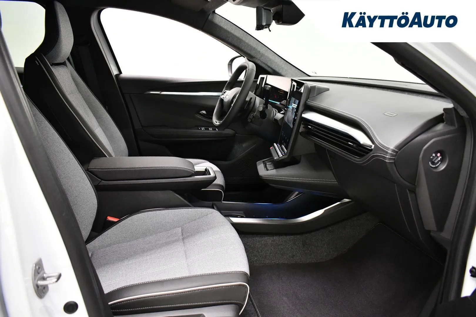 Mitsubishi Eclipse Cross ZRL-671 carousel image