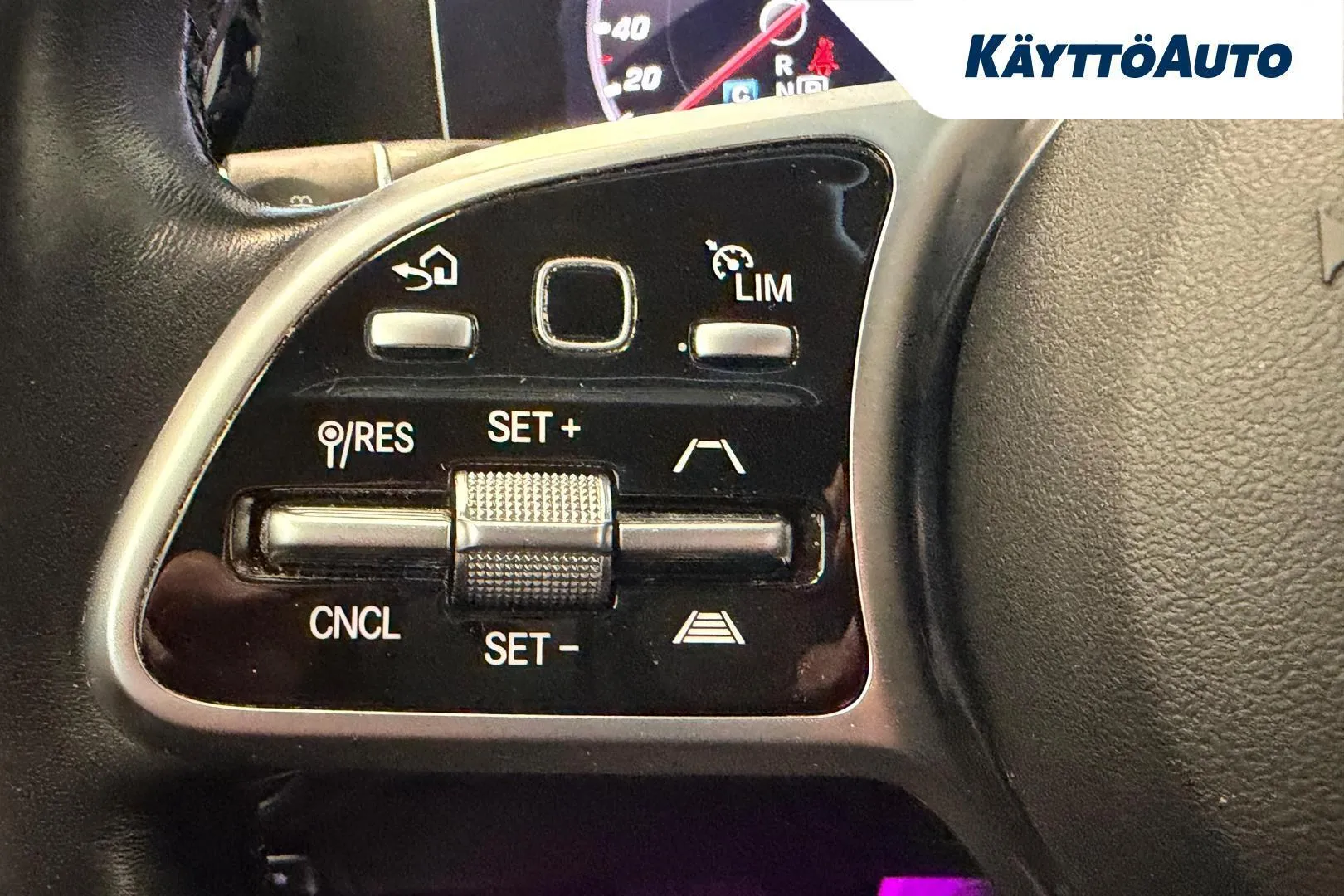Mercedes-Benz E XXH-685 carousel image