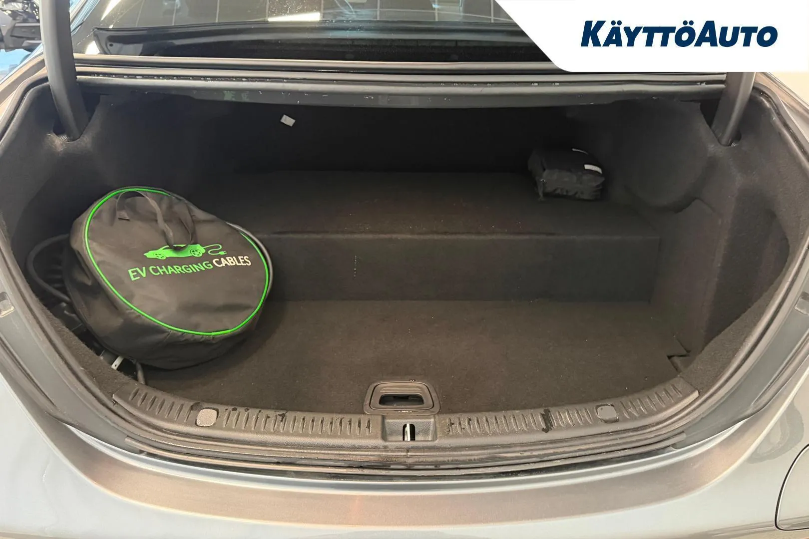 Mercedes-Benz E XXH-685 carousel image
