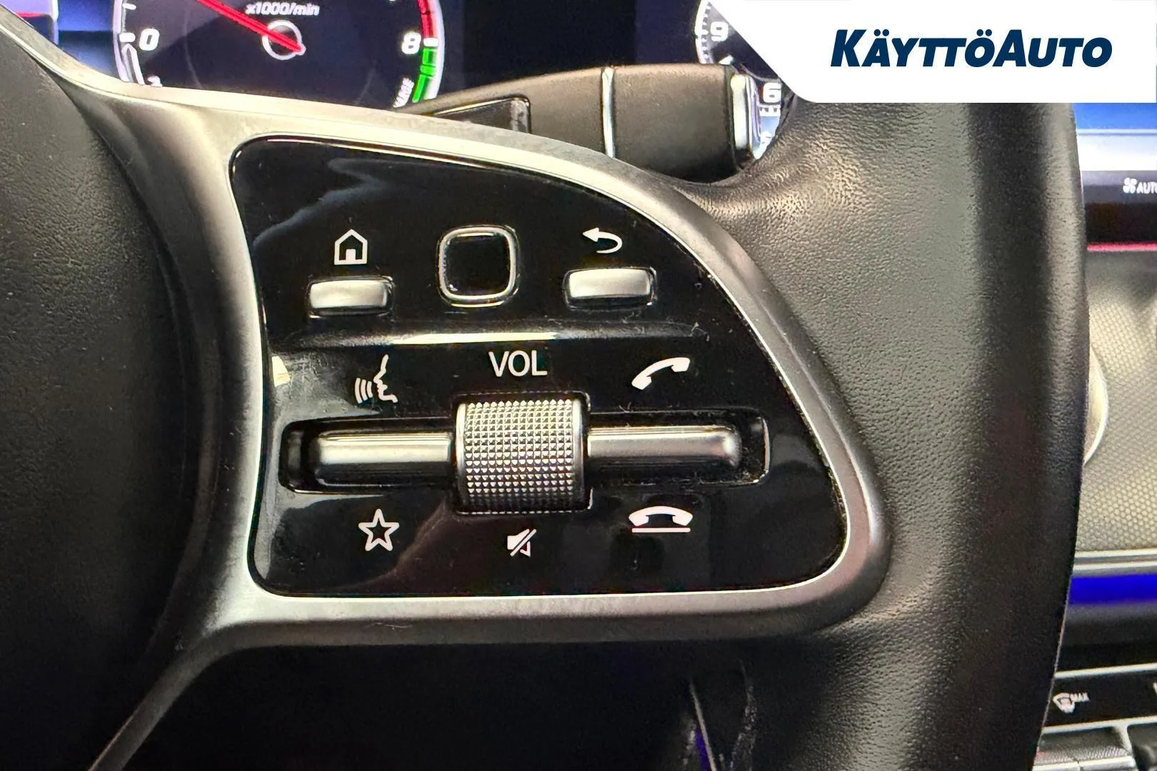 Mercedes-Benz E XXH-685 carousel image