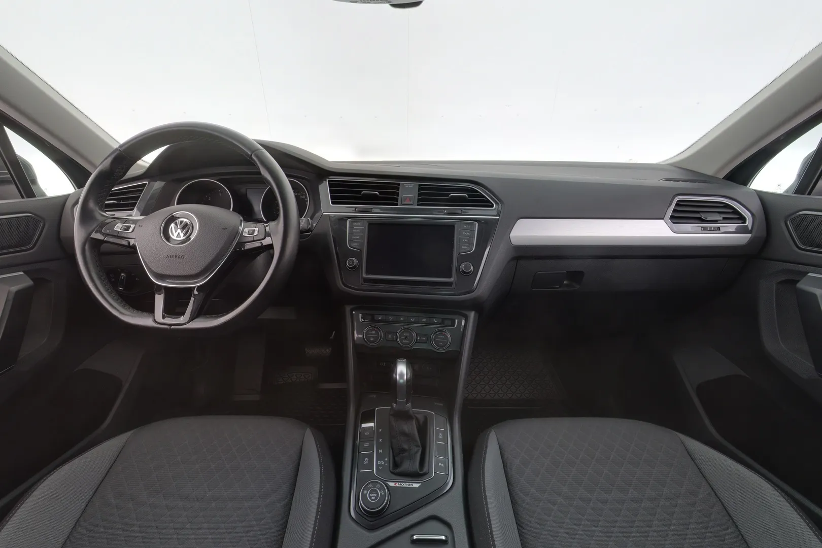 Volkswagen Tiguan SNS-772 carousel image