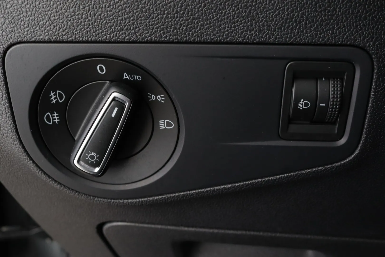 Volkswagen Tiguan SNS-772 carousel image
