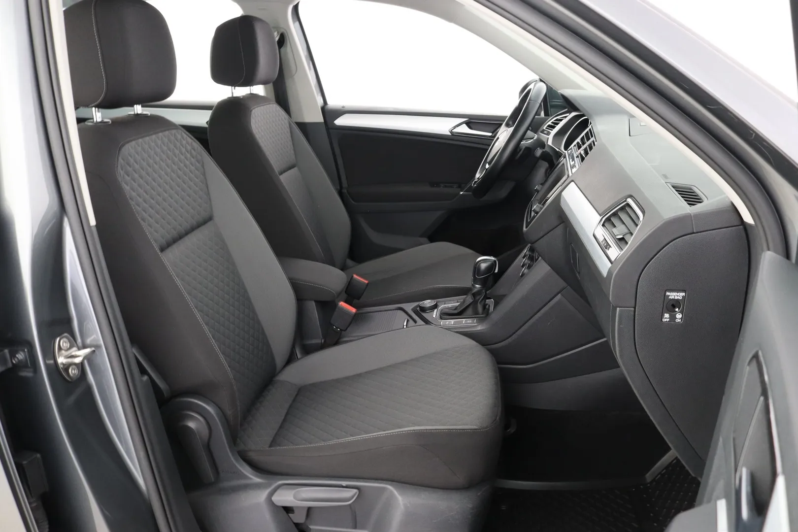 Volkswagen Tiguan SNS-772 carousel image