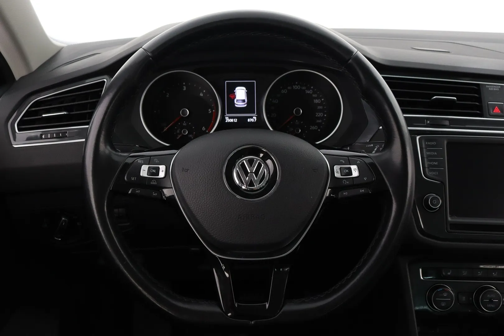 Volkswagen Tiguan SNS-772 carousel image