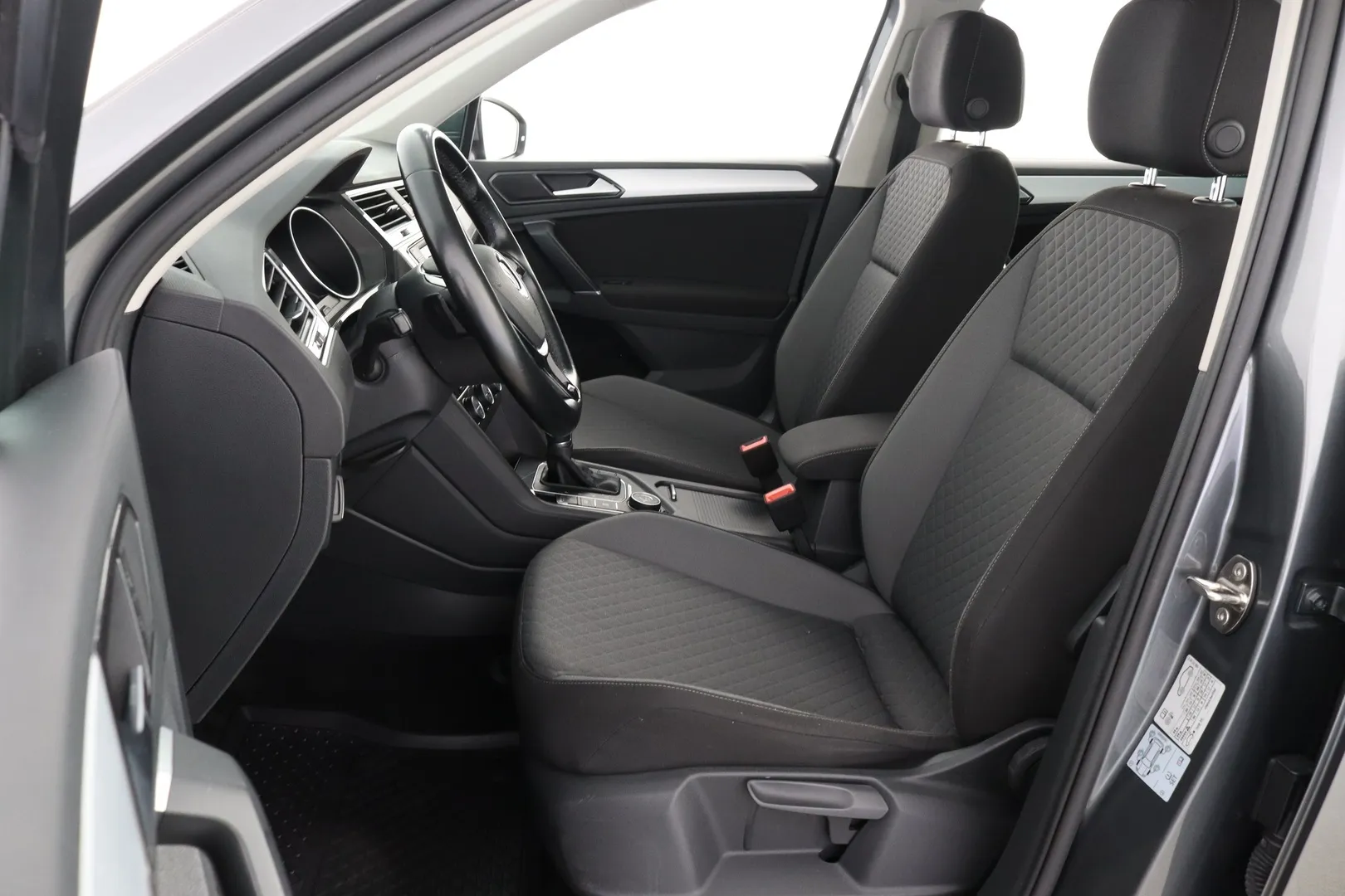Volkswagen Tiguan SNS-772 carousel image