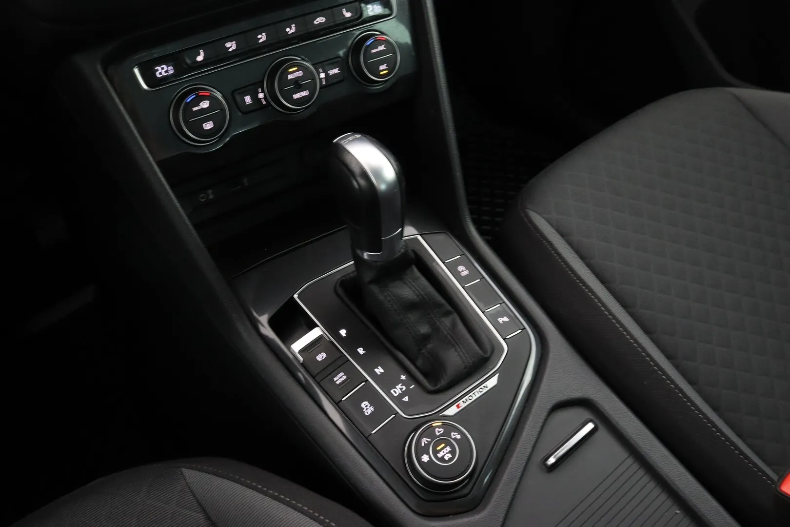 Volkswagen Tiguan SNS-772 carousel image