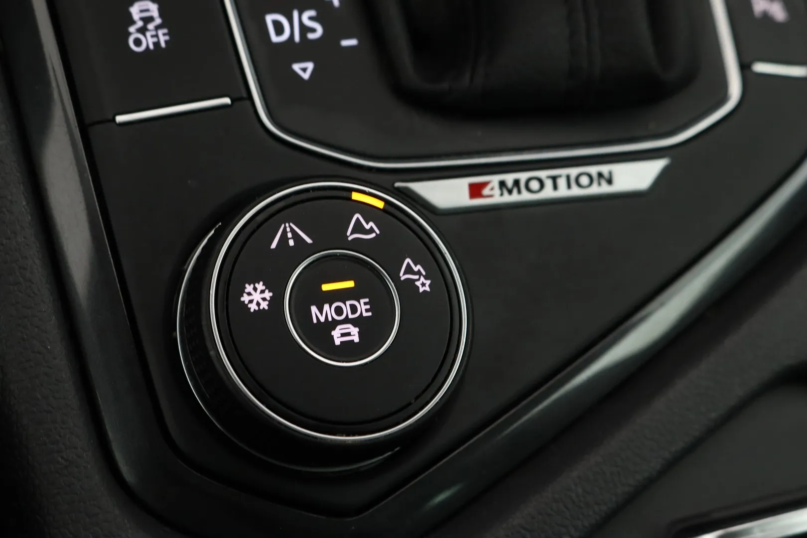 Volkswagen Tiguan SNS-772 carousel image