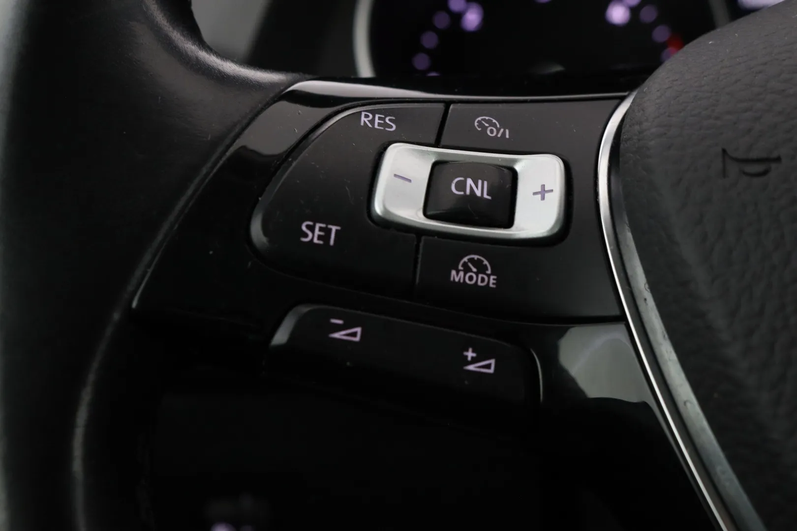 Volkswagen Tiguan SNS-772 carousel image