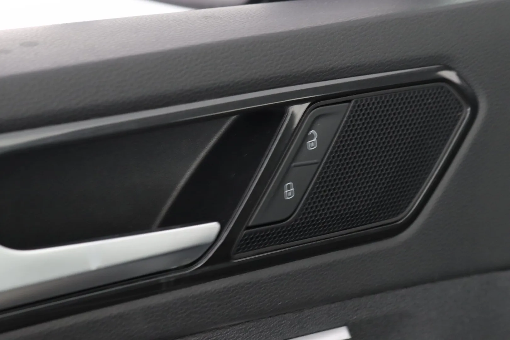 Volkswagen Tiguan SNS-772 carousel image