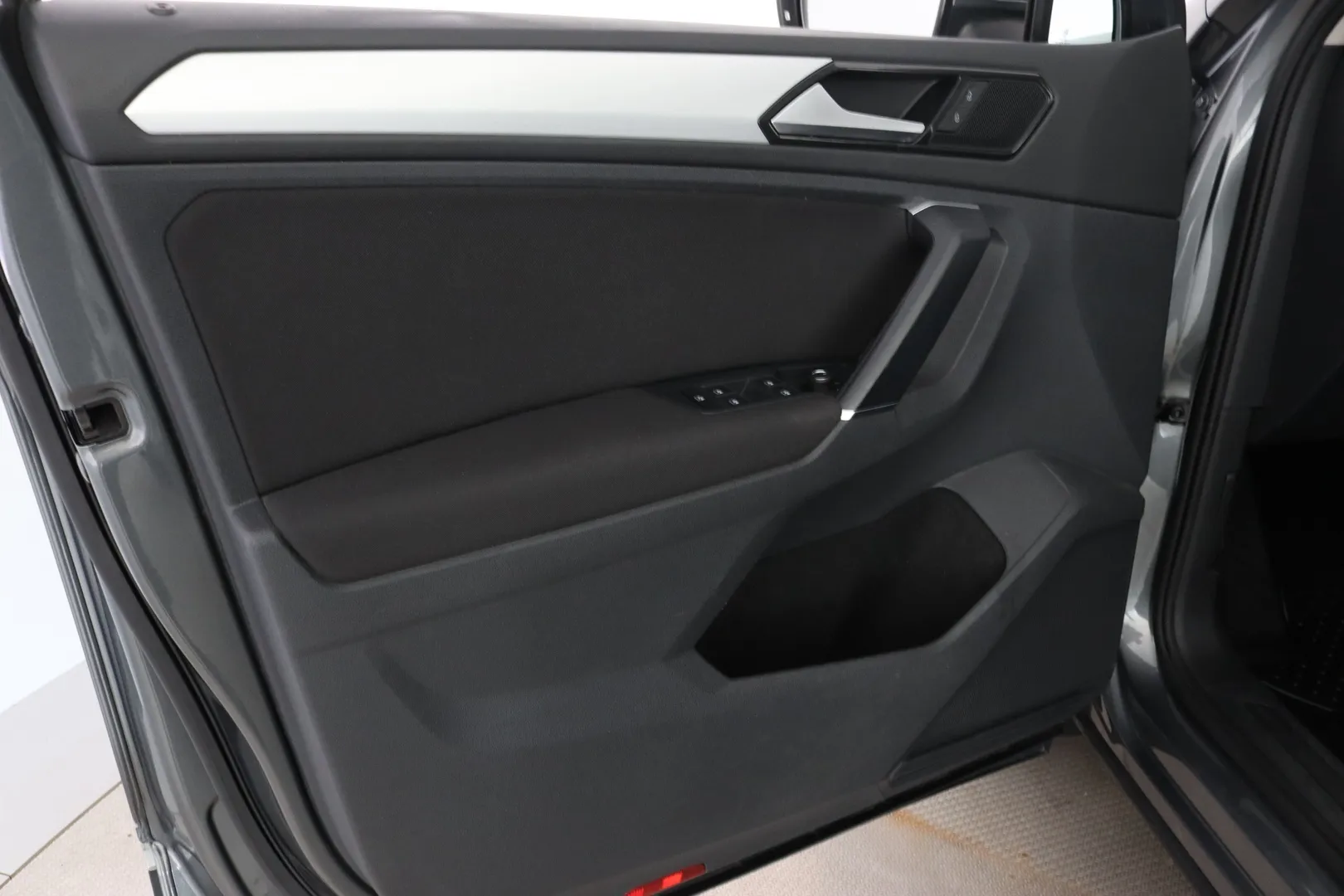 Volkswagen Tiguan SNS-772 carousel image