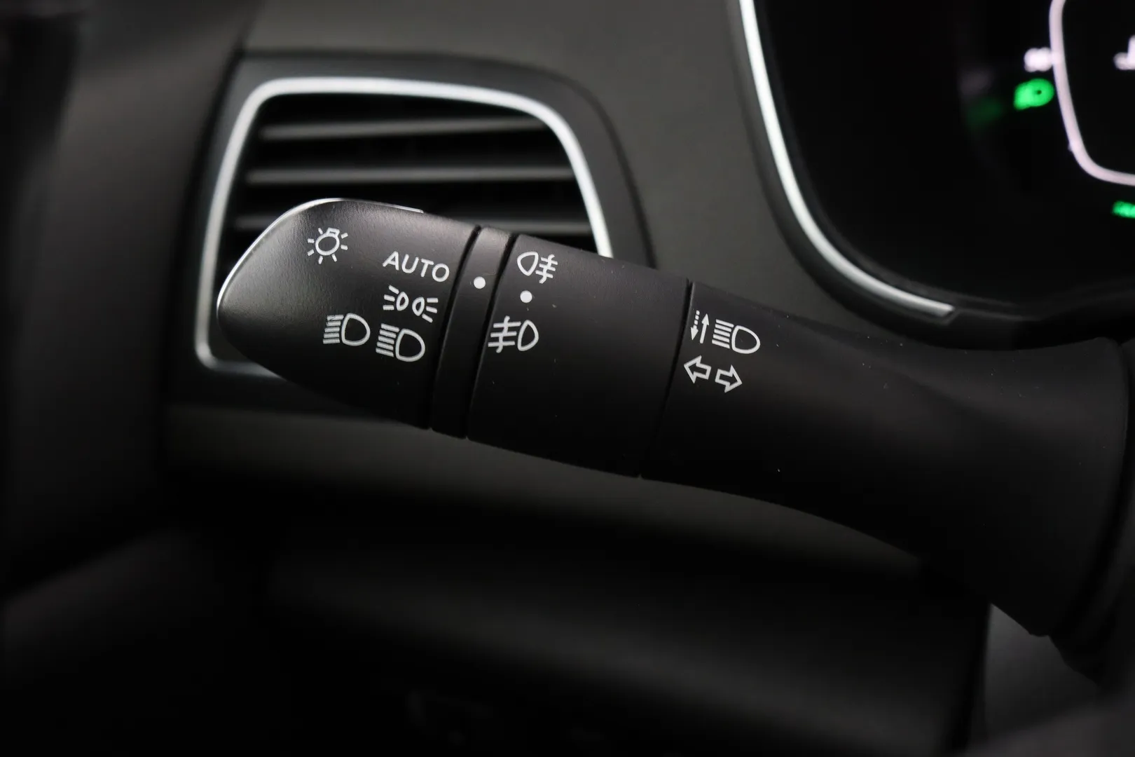 Renault Megane NOB-527 carousel image