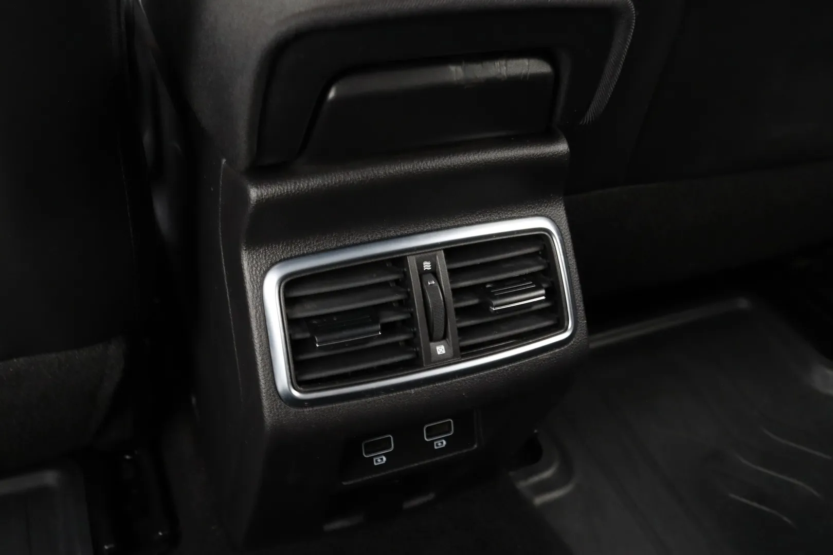 Renault Megane NOB-527 carousel image