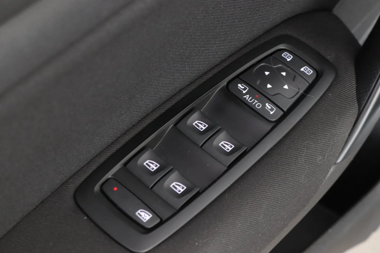 Renault Megane NOB-527 carousel image