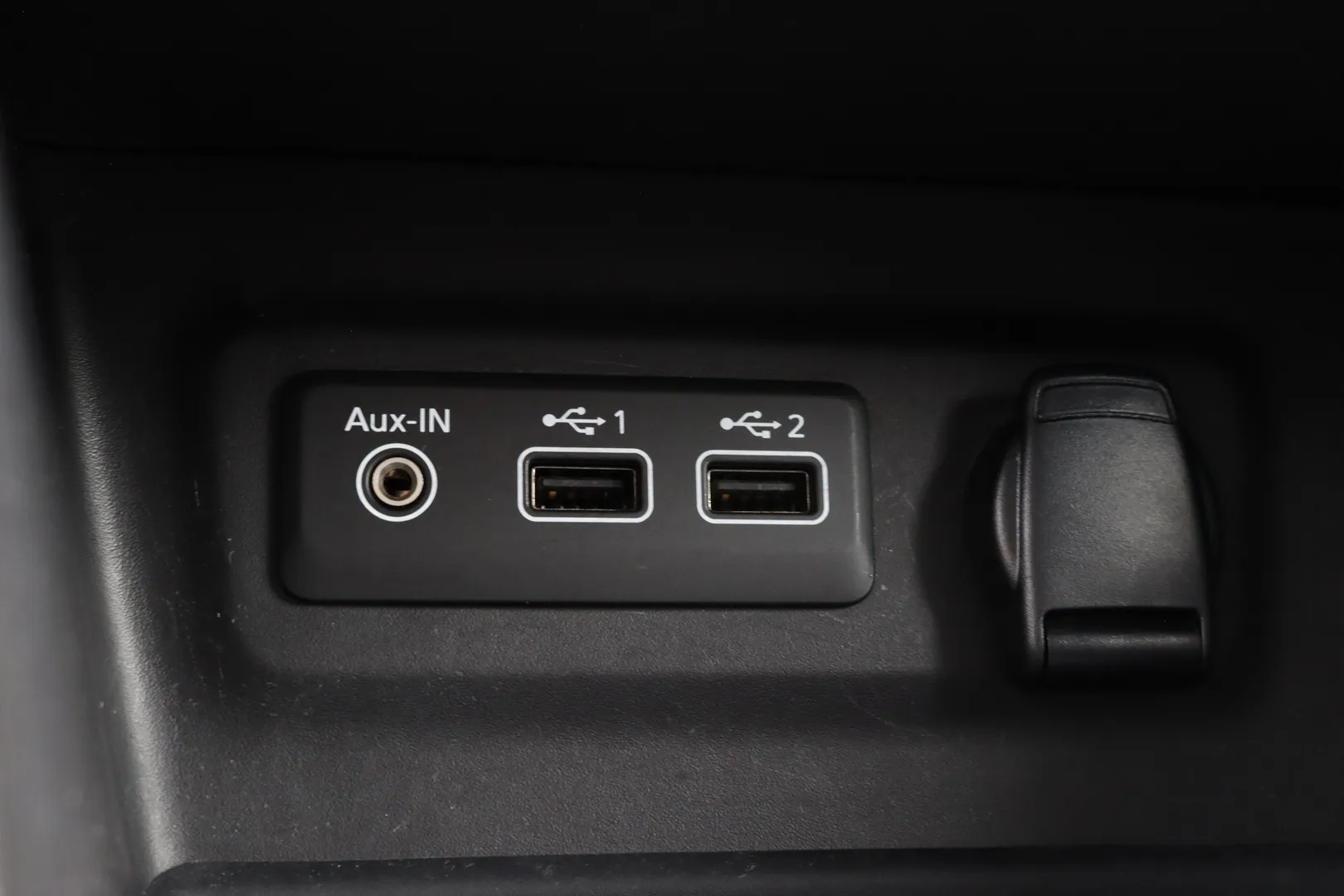 Renault Megane NOB-527 carousel image