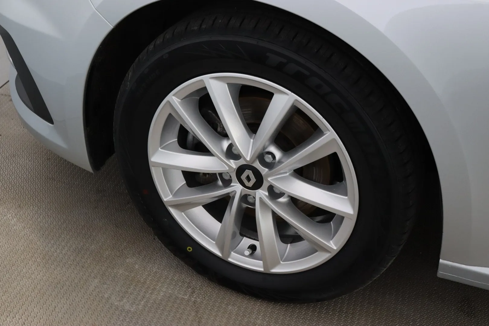 Renault Megane NOB-527 carousel image
