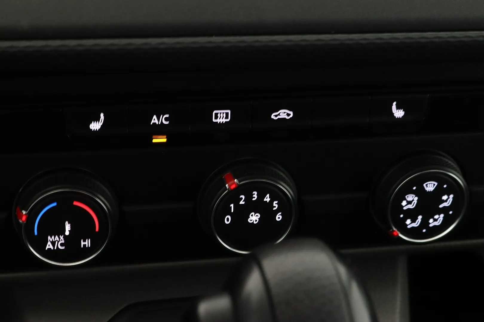 Volkswagen Transporter YKY-726 carousel image