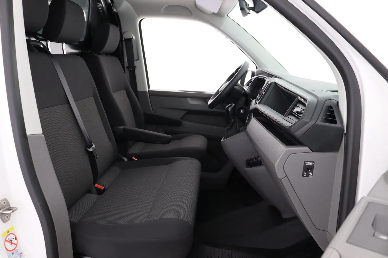 Volkswagen Transporter YKY-726 carousel image