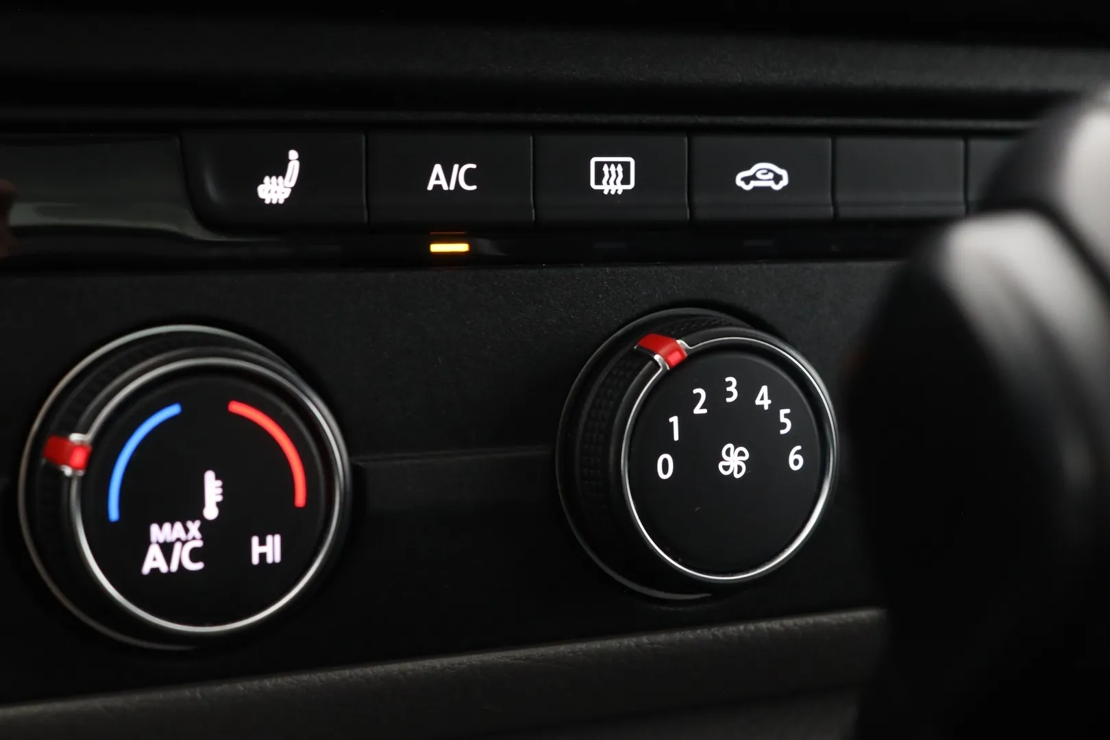 Volkswagen Transporter YKY-726 carousel image