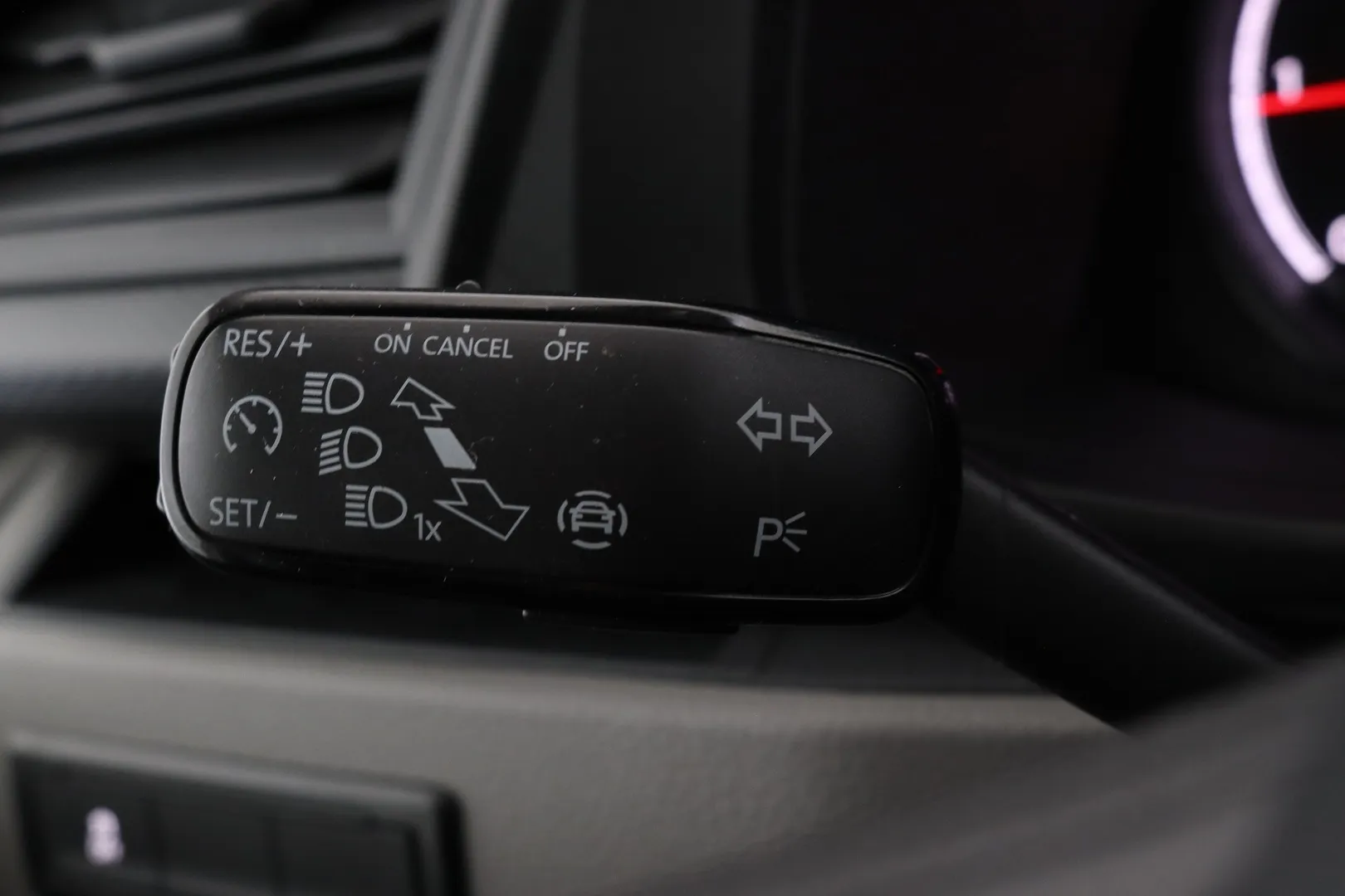 Volkswagen Transporter YKY-726 carousel image