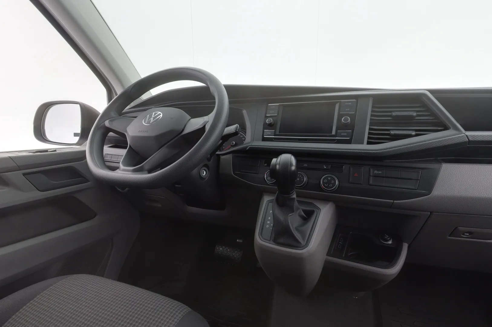 Volkswagen Transporter YKY-726 carousel image