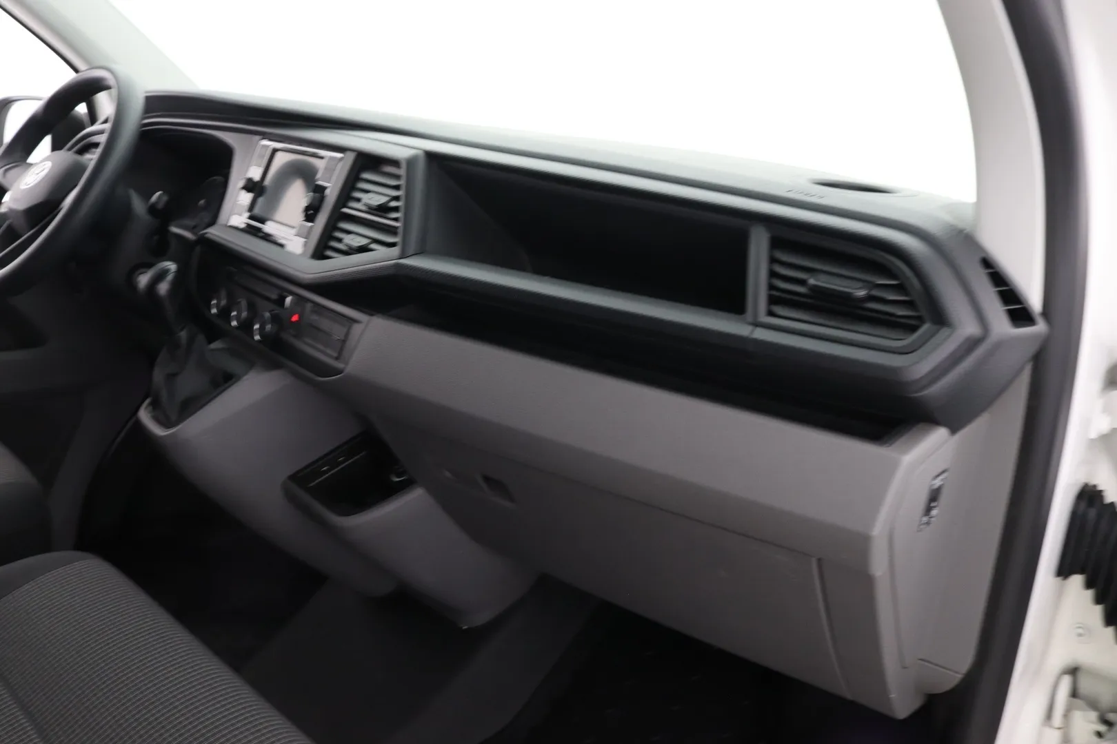 Volkswagen Transporter YKY-726 carousel image