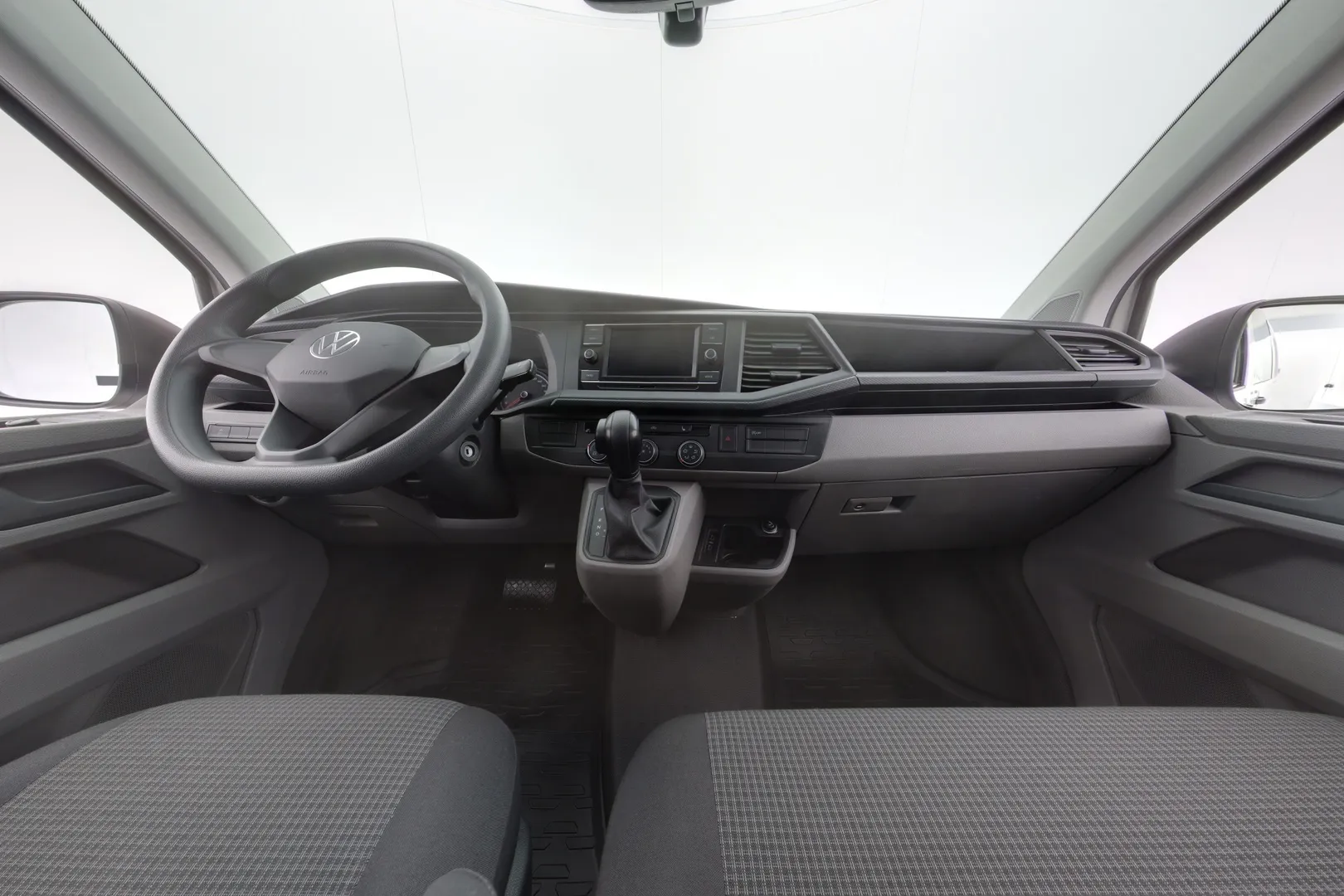 Volkswagen Transporter YKY-726 carousel image
