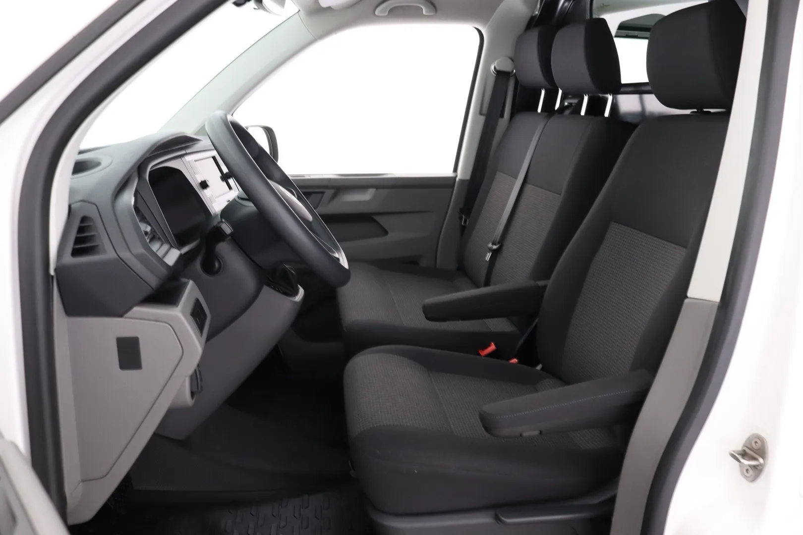 Volkswagen Transporter YKY-726 carousel image