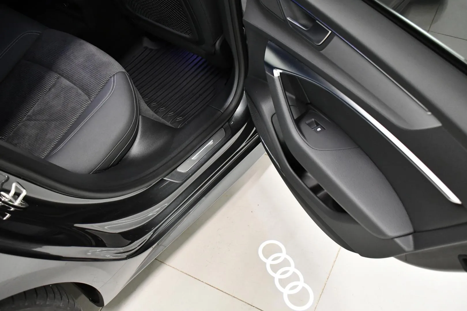 Audi A7 KUH-315 carousel image