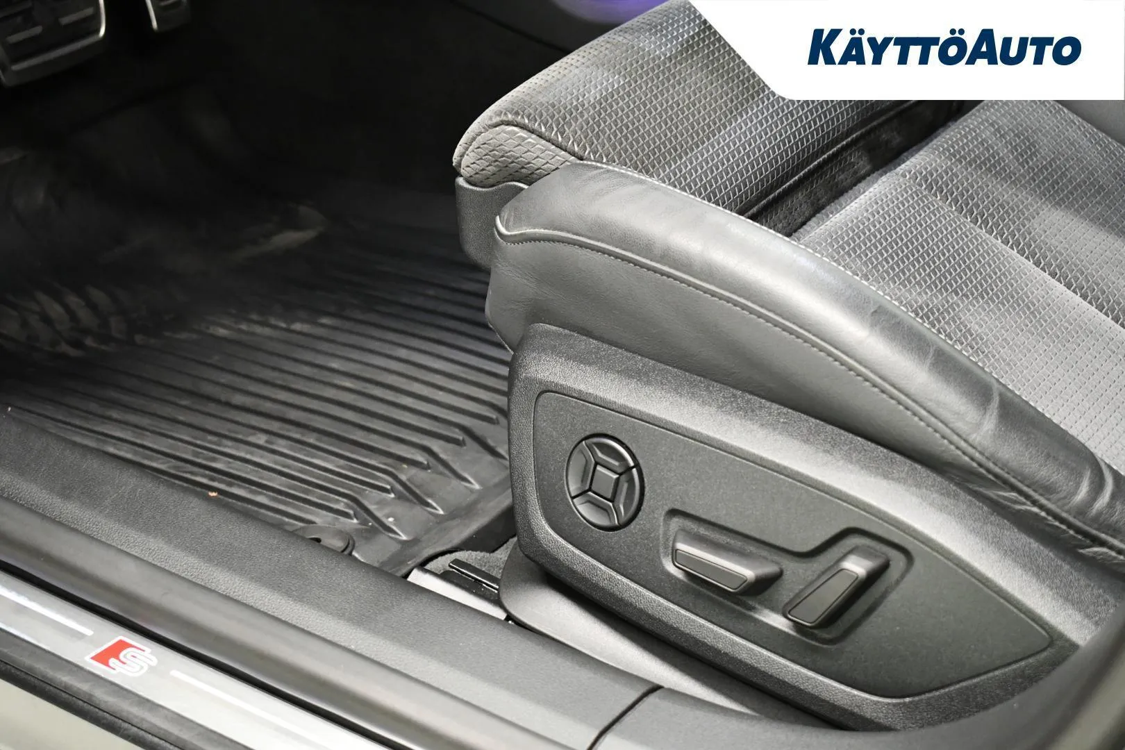 Audi A7 KUH-315 carousel image