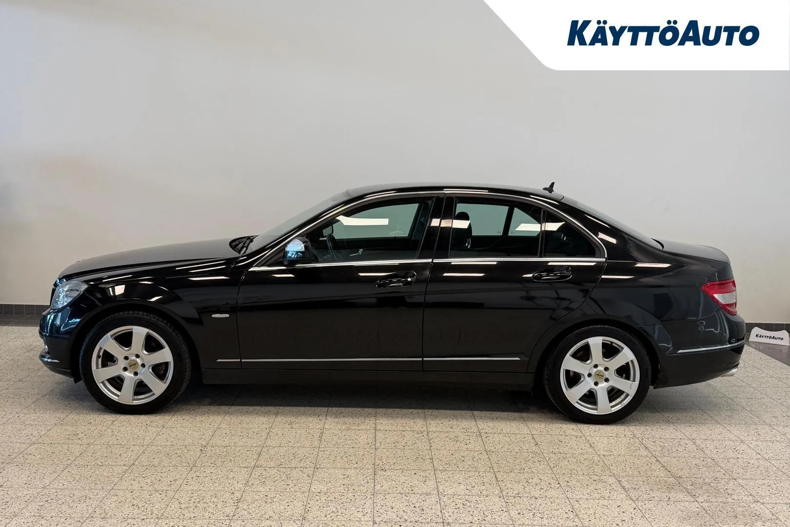 Mercedes-Benz C VVU-475 carousel image
