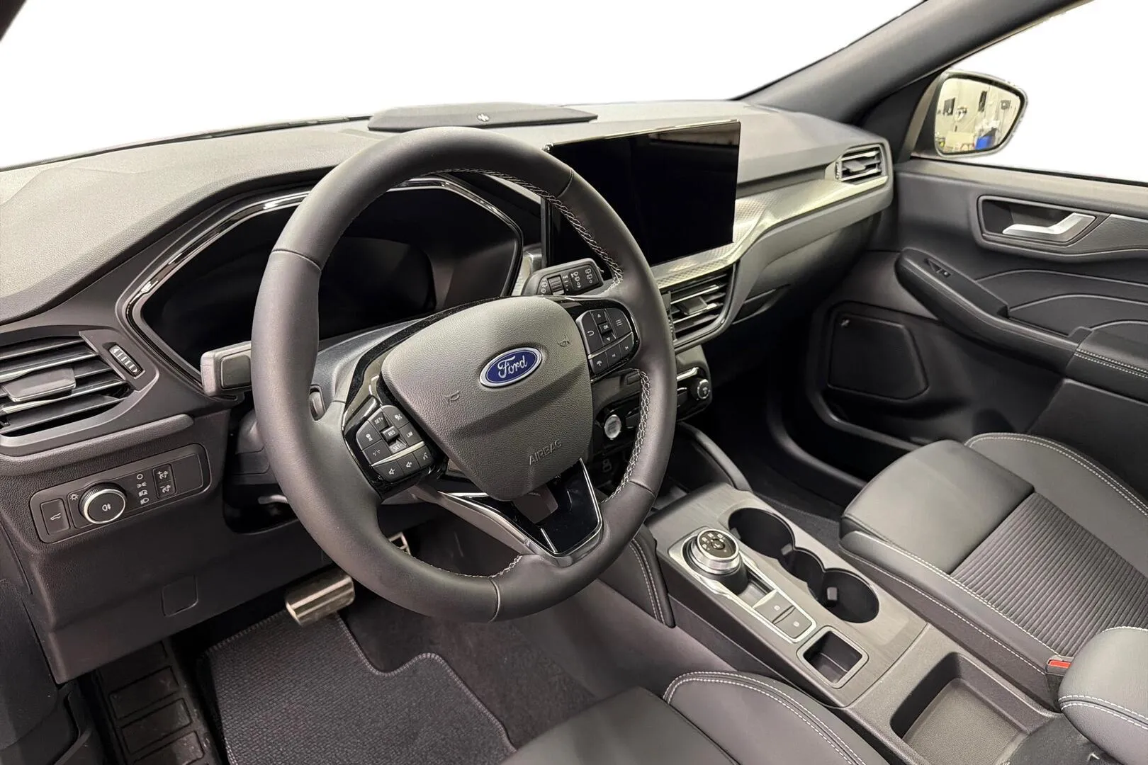 Ford Kuga ZRL-171 carousel image